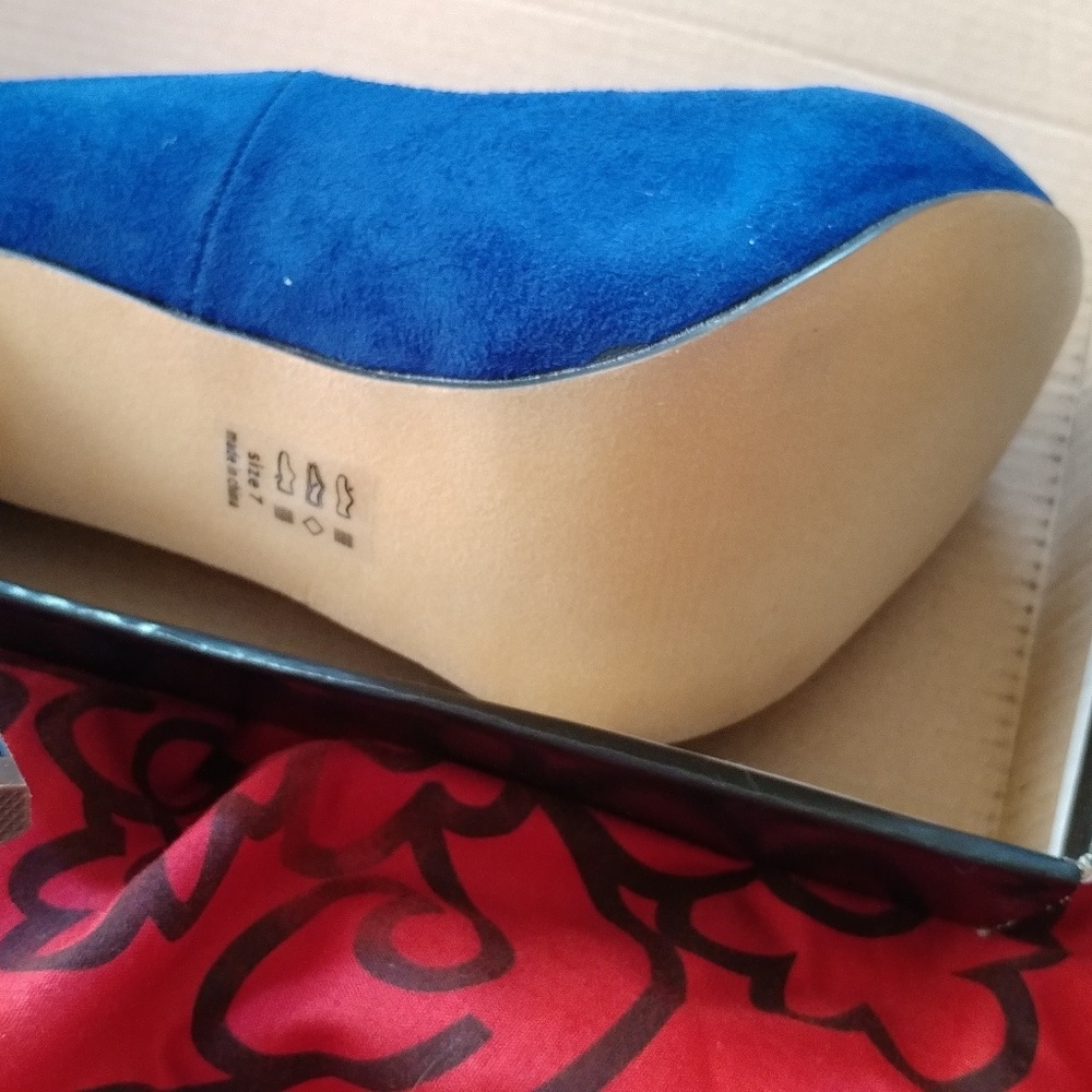 Michael AntonioCobalt Love Me Sue Suede Dress Pump - Picture 3 of 5